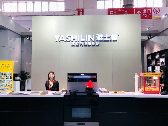 ��ʿ�ֲμӱ��������᣺��ҵ��չ�ݺ���ƷE6����Ƭ��