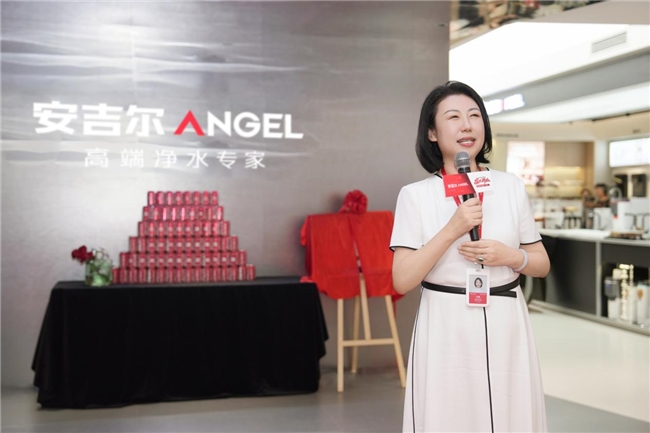 ����������һ�ŵ���ʽ��Ļ������ʽ�������飬���쾻ˮ�����·�ʽ