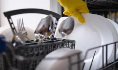 ���������ϡ�VS��������ѧ����ϴ����г����ͻ�ƴ�������ƿ����