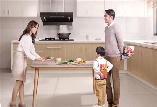 ˧���ٻ��г�������ɫ�ز����ϲɹ������ں�����顱�ƺ�